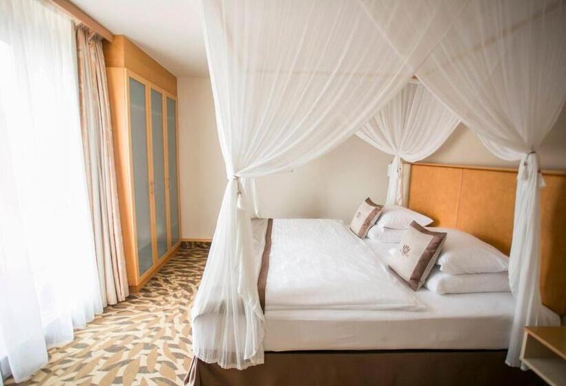 سوییت لوکس, Lotus Therme Hotel & Spa