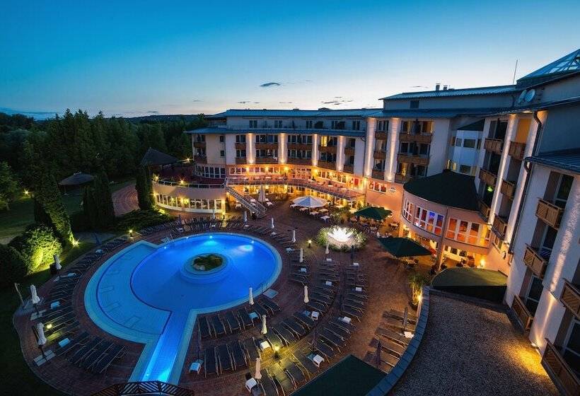اتاق استاندارد با چشم‌انداز استخر, Lotus Therme Hotel & Spa