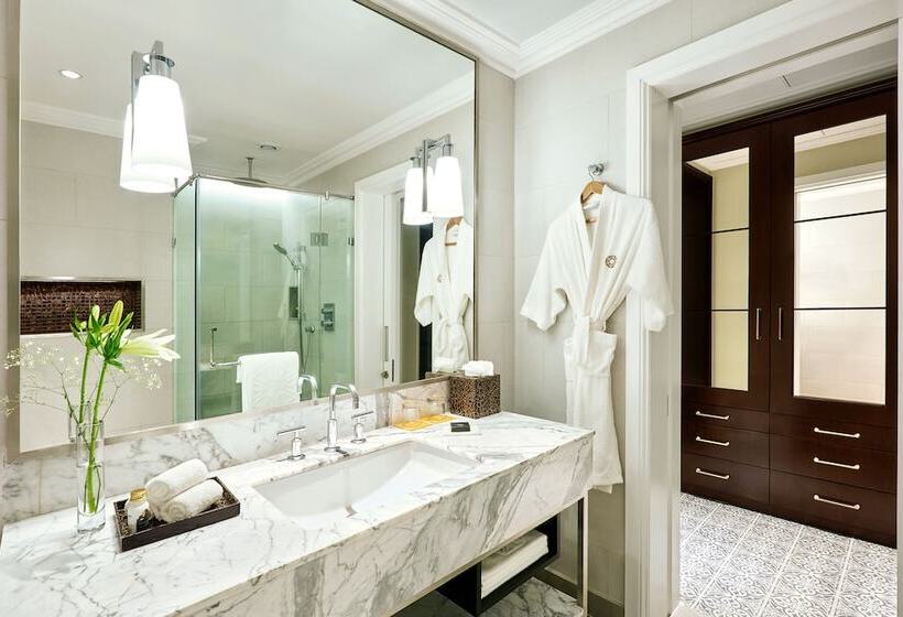 Номер Deluxe, Taj Connemara, Chennai