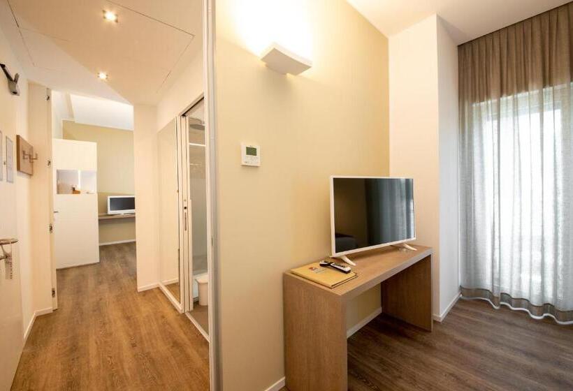 Family Suite, Aurora