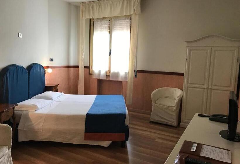 اتاق استاندارد چهار تخته, San Felice