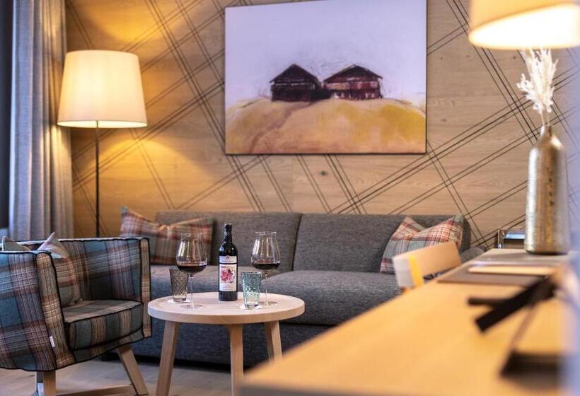 Полулюкс с Балконом, Defereggental Hotel & Resort