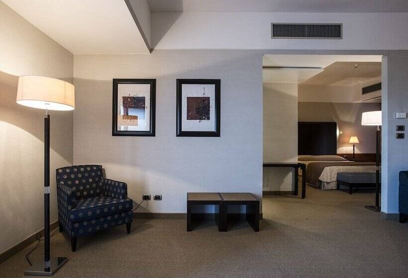سوییت, Flyon Hotel & Conference Center