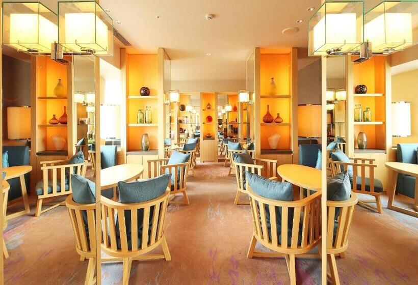 Номер Deluxe, Grand Prince Hotel Hiroshima