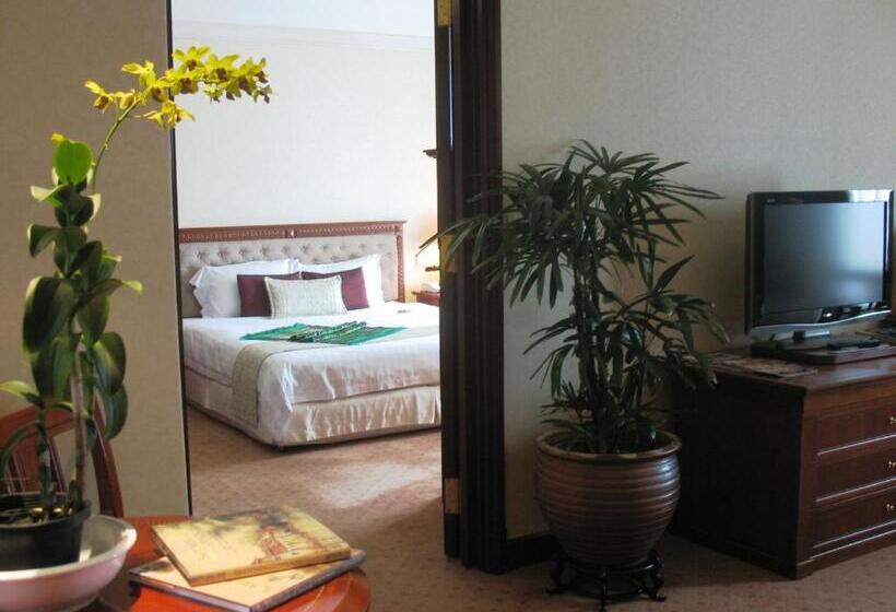 سوییت اجرایی, Gurney Bay Hotel, A Parkroyal Partner