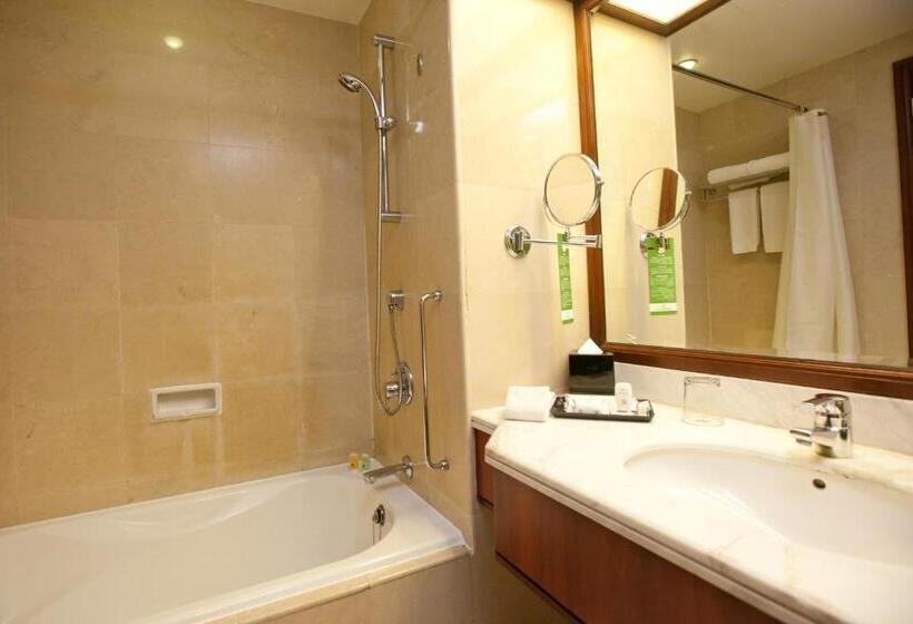اتاق سوپریور با تخت بزرگ, Gurney Bay Hotel, A Parkroyal Partner