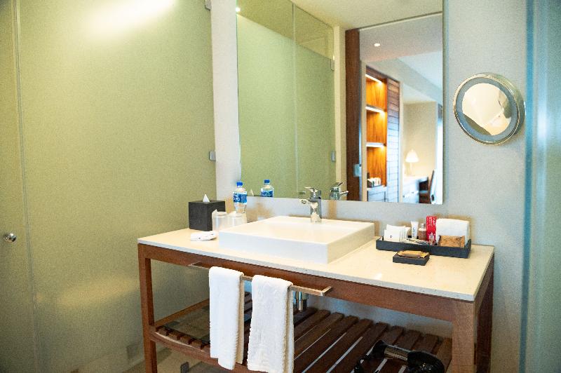 Quarto Estandar Cama King, Emporio Cancun   Buy All Inclusive Option