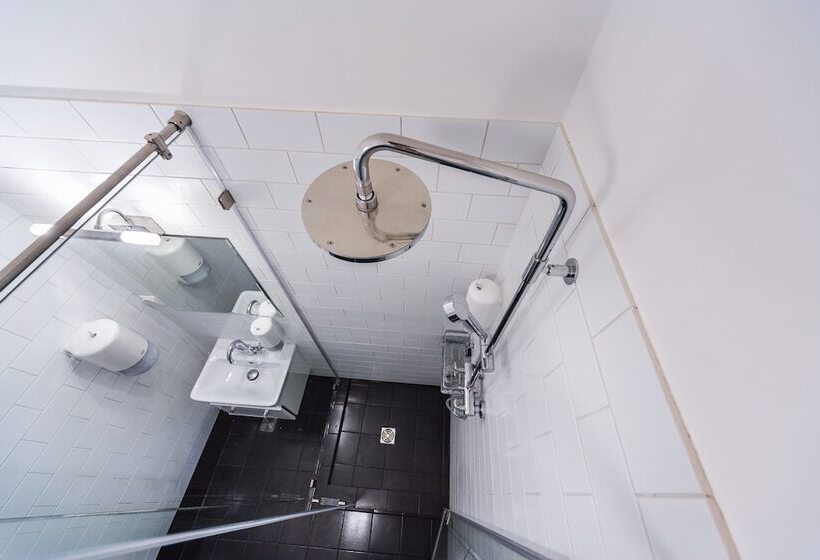 Кровать в Общей Комнате, Icon Hostel