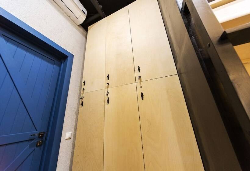 Кровать в Общей Комнате, Icon Hostel