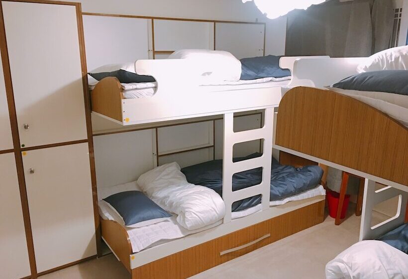 共用房间的床, Lux Guesthouse