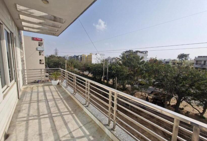 اتاق اکونومی, Wedlock Sector 47