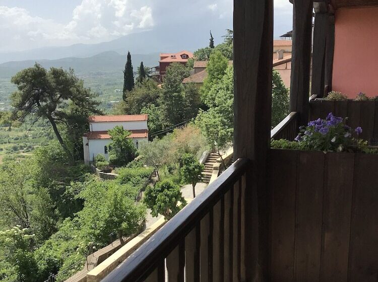 اتاق استاندارد, Varosi 4 Seasons