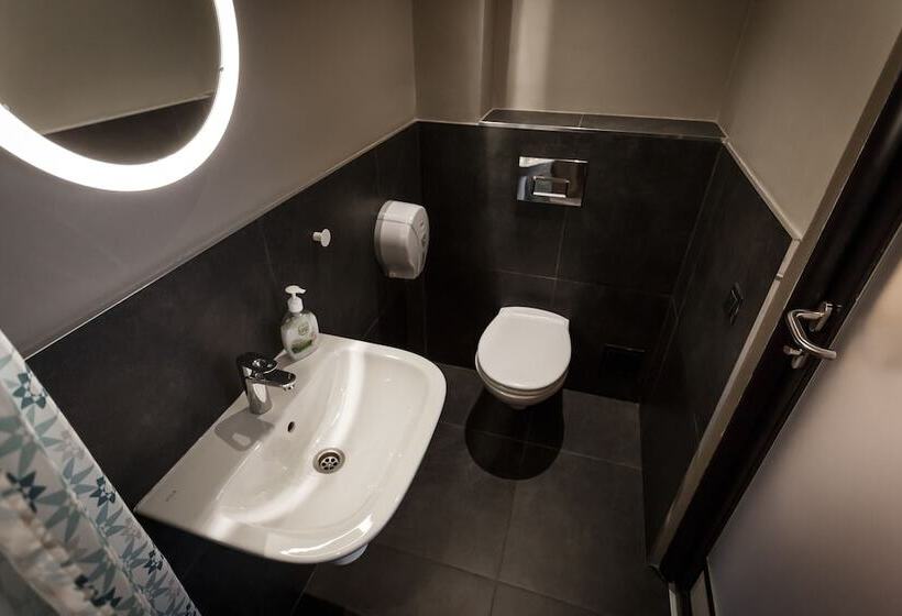 共用房间的床, Hostel Piligrim