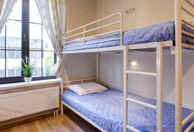 تختخواب در اتاق مشترک, Start Hostel