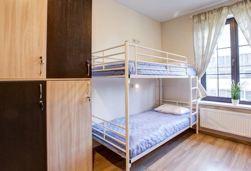 تختخواب در اتاق مشترک, Start Hostel