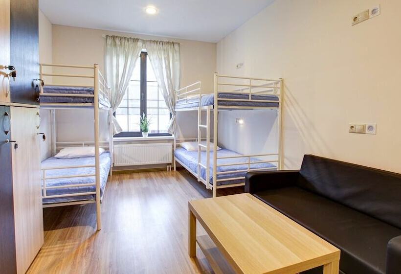 تختخواب در اتاق مشترک, Start Hostel