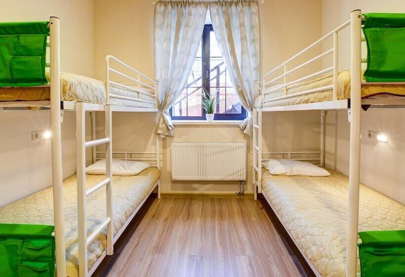 تختخواب در اتاق مشترک, Start Hostel