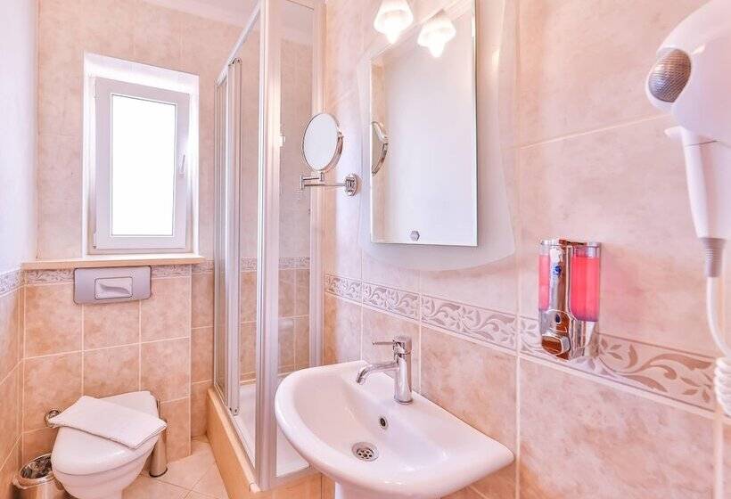 Economy Zimmer, Luna Kaş