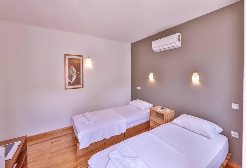 Economy Zimmer, Luna Kaş