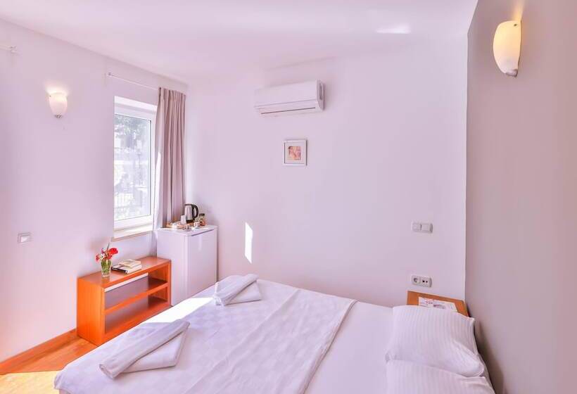 Economy Zimmer, Luna Kaş