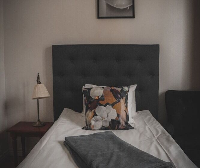 标准单人间, Mojo Hotell