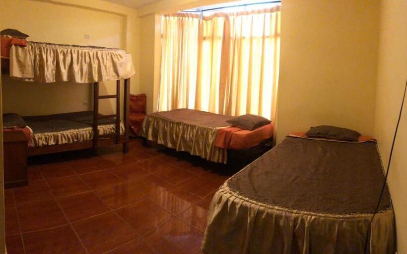اتاق استاندارد چهار تخته, Hostal Huacachina Sunset