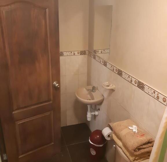 اتاق استاندارد با چشم‌انداز استخر, Hostal Huacachina Sunset