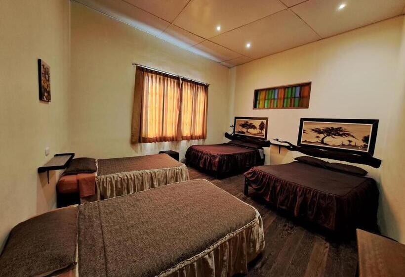 اتاق خانوادگی, Hostal Huacachina Sunset
