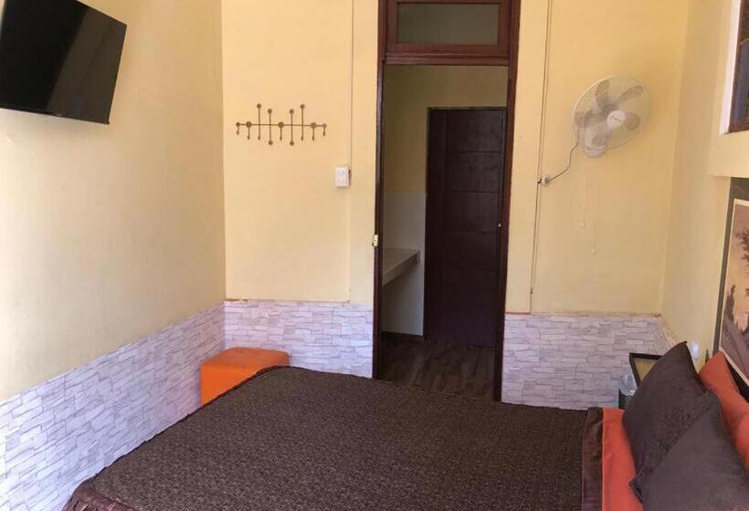 اتاق استاندارد با چشم‌انداز دریاچه, Hostal Huacachina Sunset