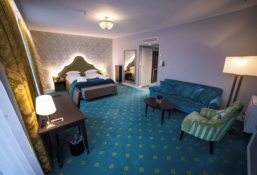 سوییت جونیور, Bristol