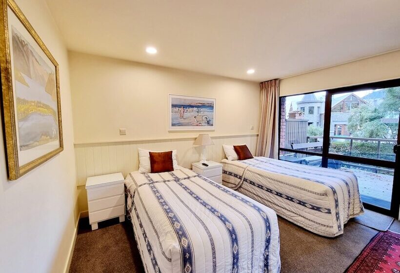 2 베드룸 연립 주택, St James Apartments