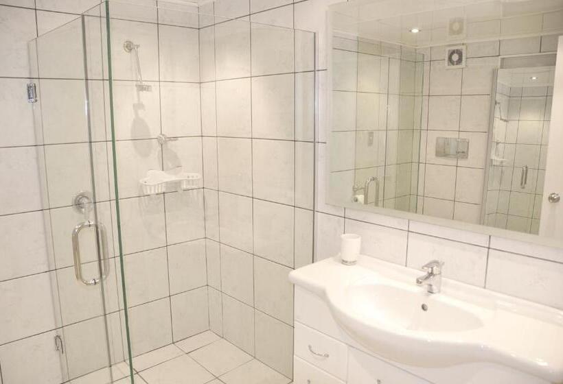 수피리어 스튜디오, St James Apartments