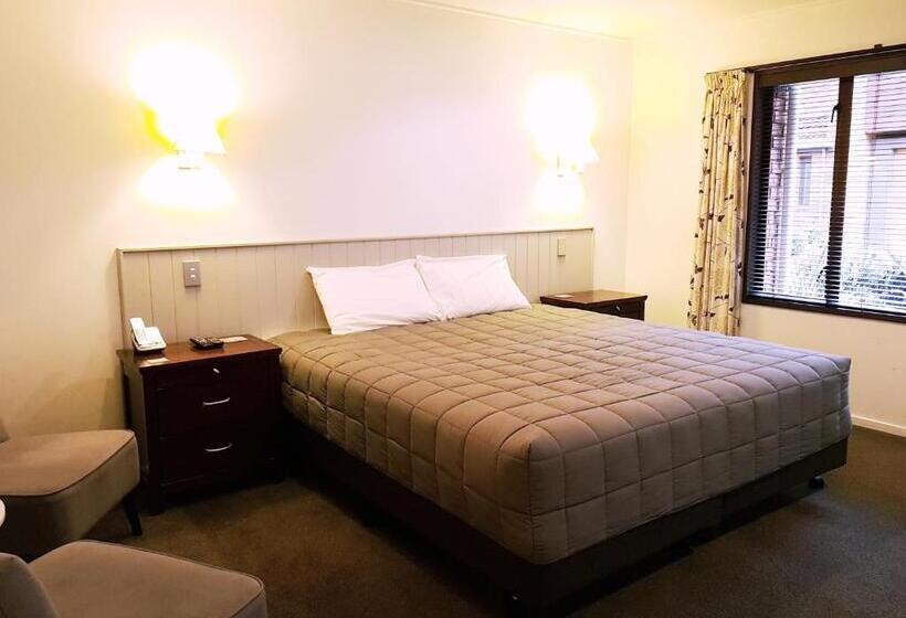 수피리어 스튜디오, St James Apartments
