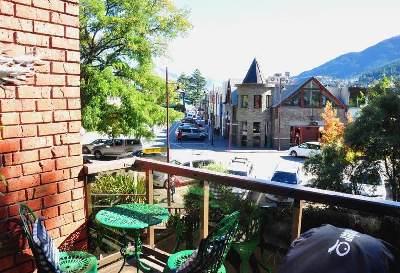 2 베드룸 연립 주택, St James Apartments
