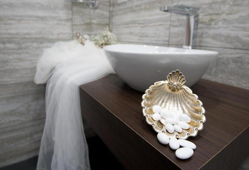اتاق لوکس, Genova46 Suites & Rooms