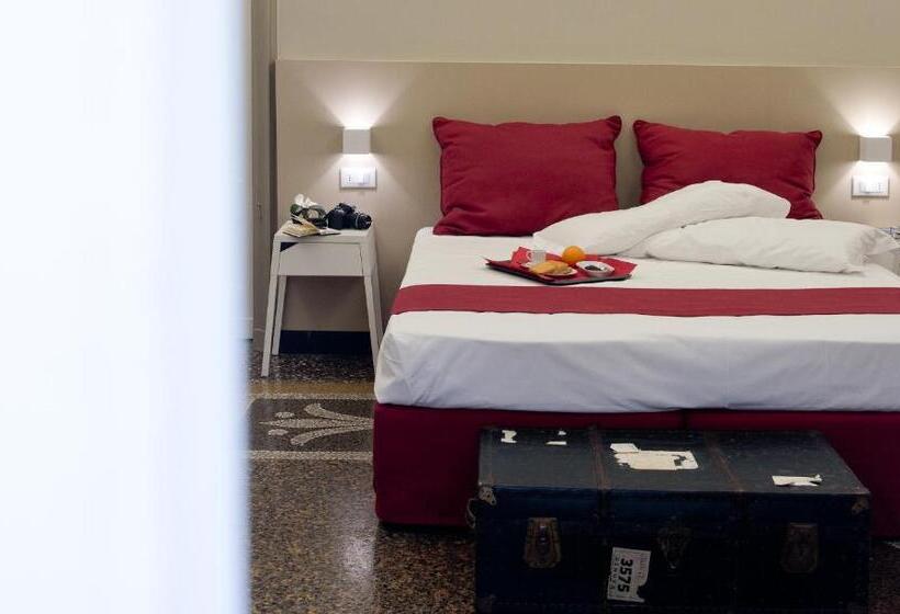 اتاق لوکس, Genova46 Suites & Rooms