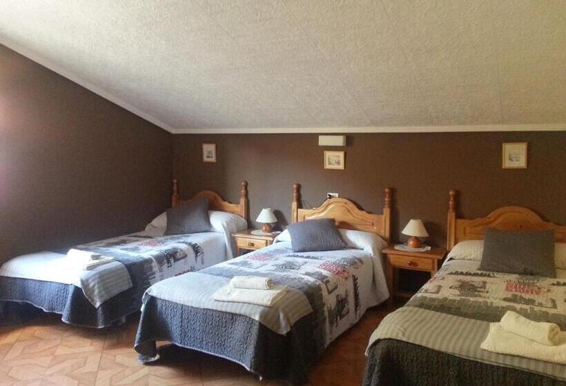 غرفة قياسية ثلاثية, Hostal La Collada De Aralla