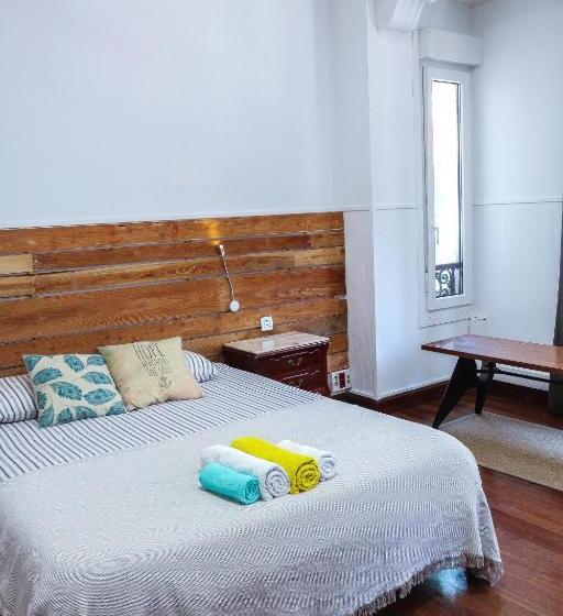 اتاق چهار تخته با دستشویی مشترک, Kasa Ronda   Adults Only