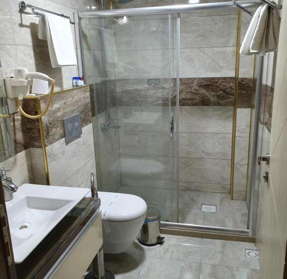 اتاق لوکس, Elazig Gunay
