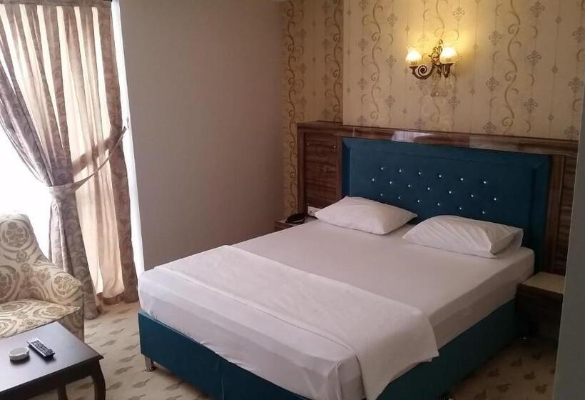 اتاق لوکس, Elazig Gunay