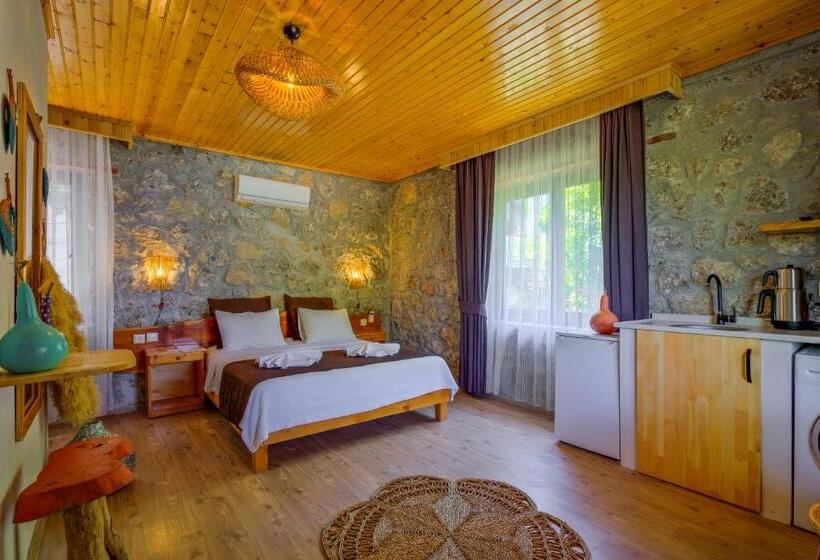 سوئیت با وان آب گرم, Faralya Yoruk Evi Suite   Adults Only