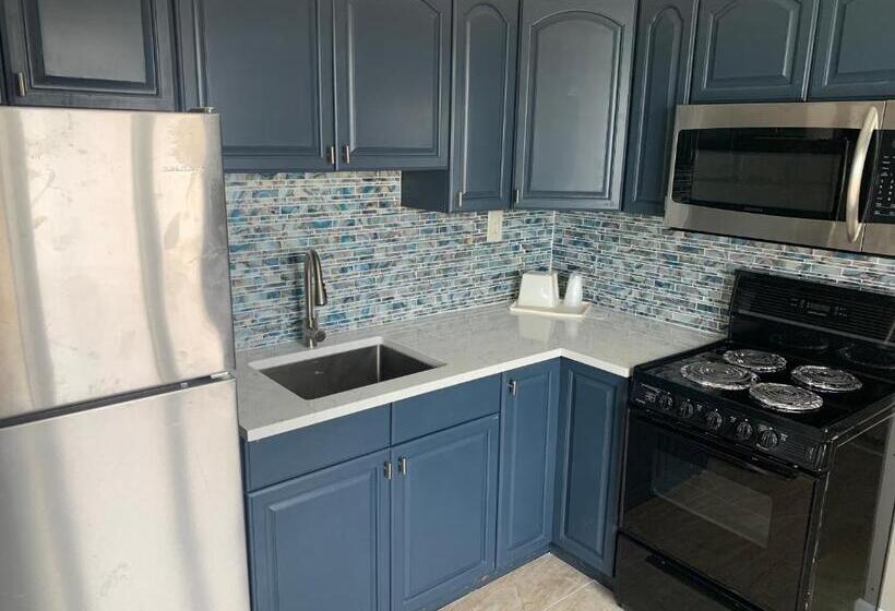 1 Bedroom Penthouse Apartment, Paradise Inn