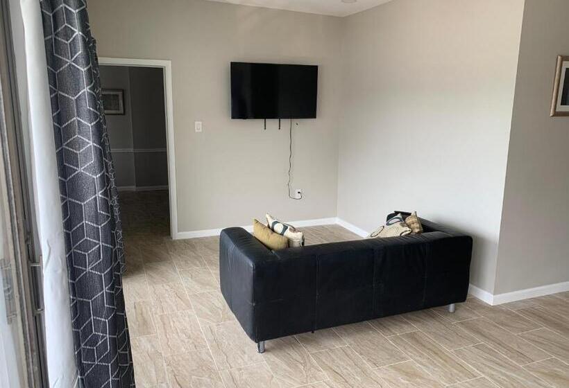 1 Bedroom Penthouse Apartment, Paradise Inn