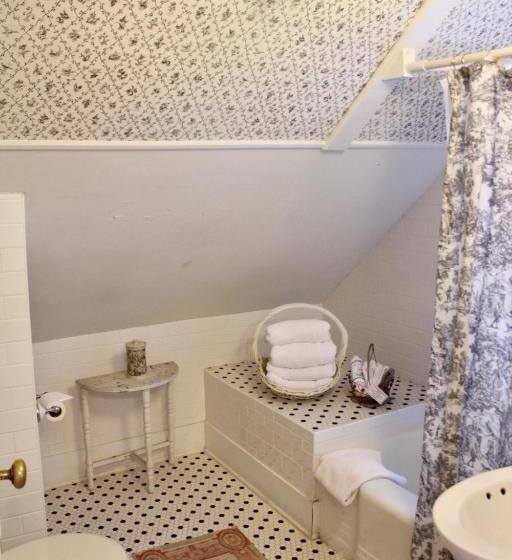 اتاق استاندارد, Oakland Cottage Bed And Breakfast