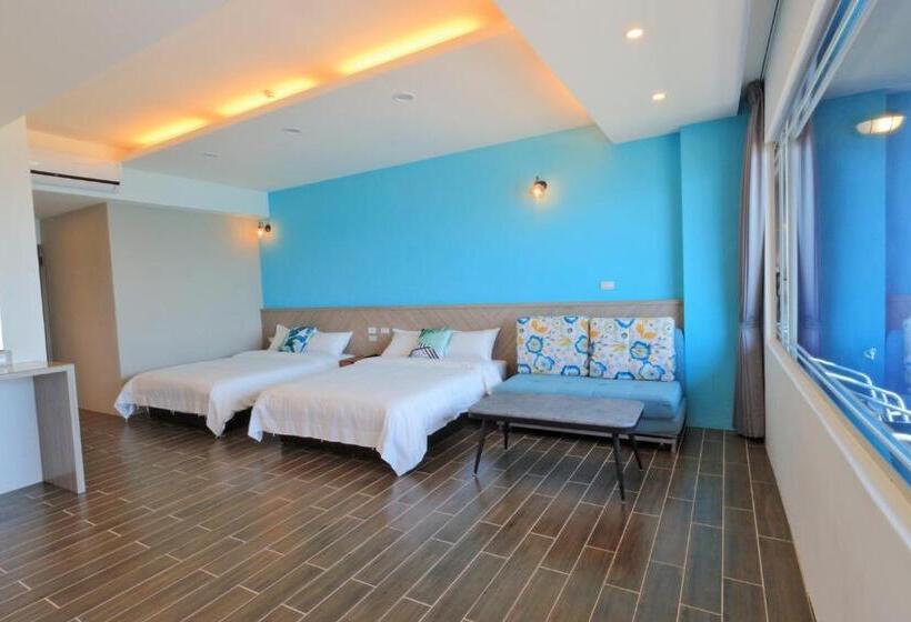 اتاق استاندارد چهار تخته با چشم‌انداز دریا, Two Home Inn