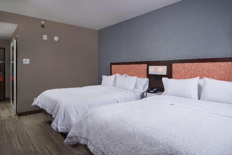 Номер Стандартный с Видом, Hampton Inn By Hilton Burley
