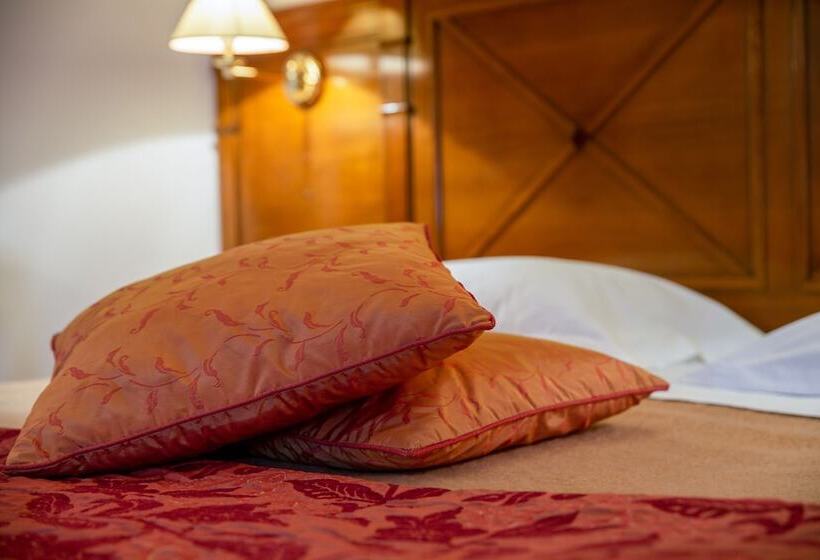 Quarto Comfort, Residence The Originals Demeure Des Remparts
