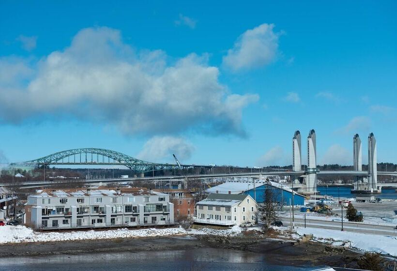 سوییت, Ac Hotel By Marriott Portsmouth Downtown/waterfront
