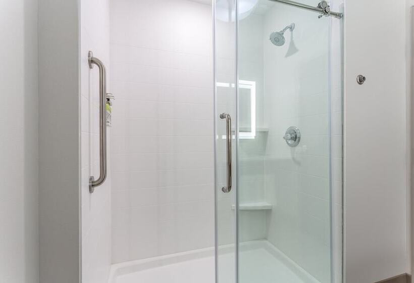 스위트, Holiday Inn Express & Suites Kearney, An Ihg