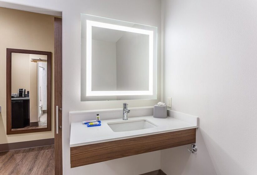 장애인을 위한 스위트, Holiday Inn Express & Suites Kearney, An Ihg